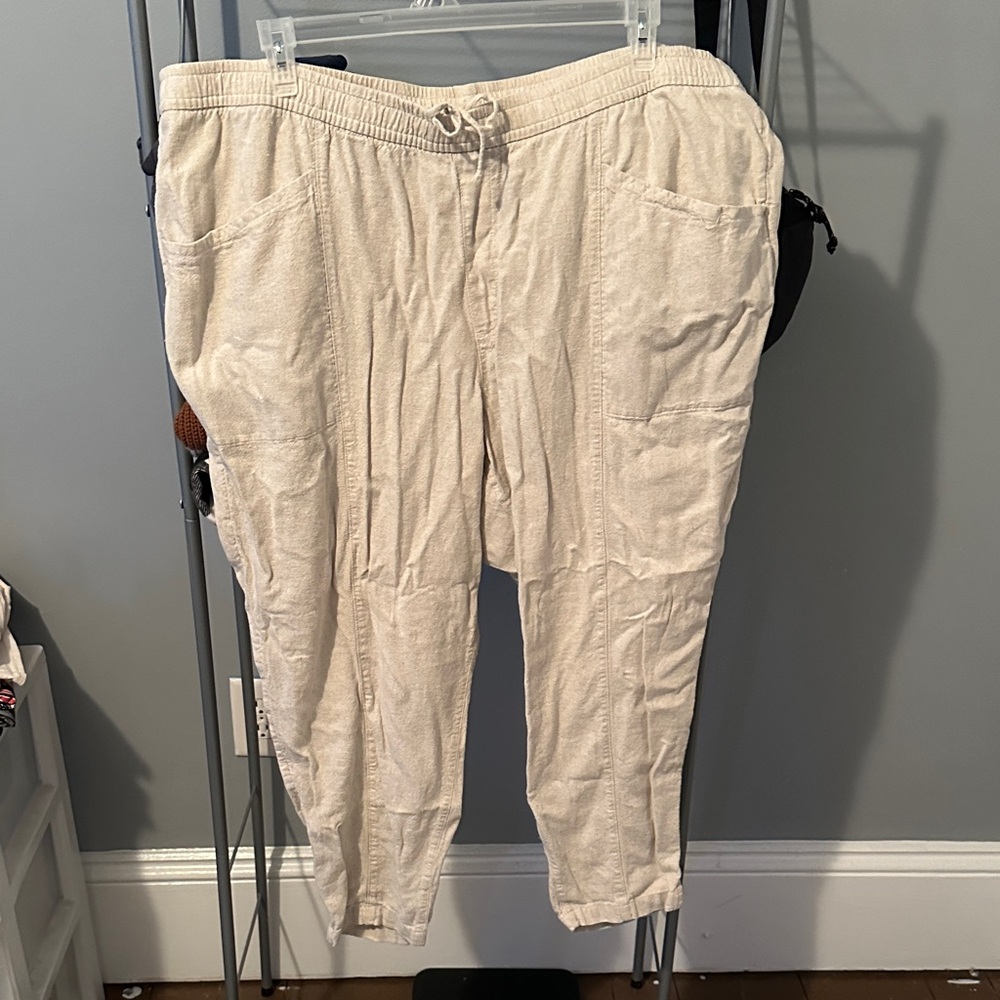 Old Navy Woman’s Light Beige Pants